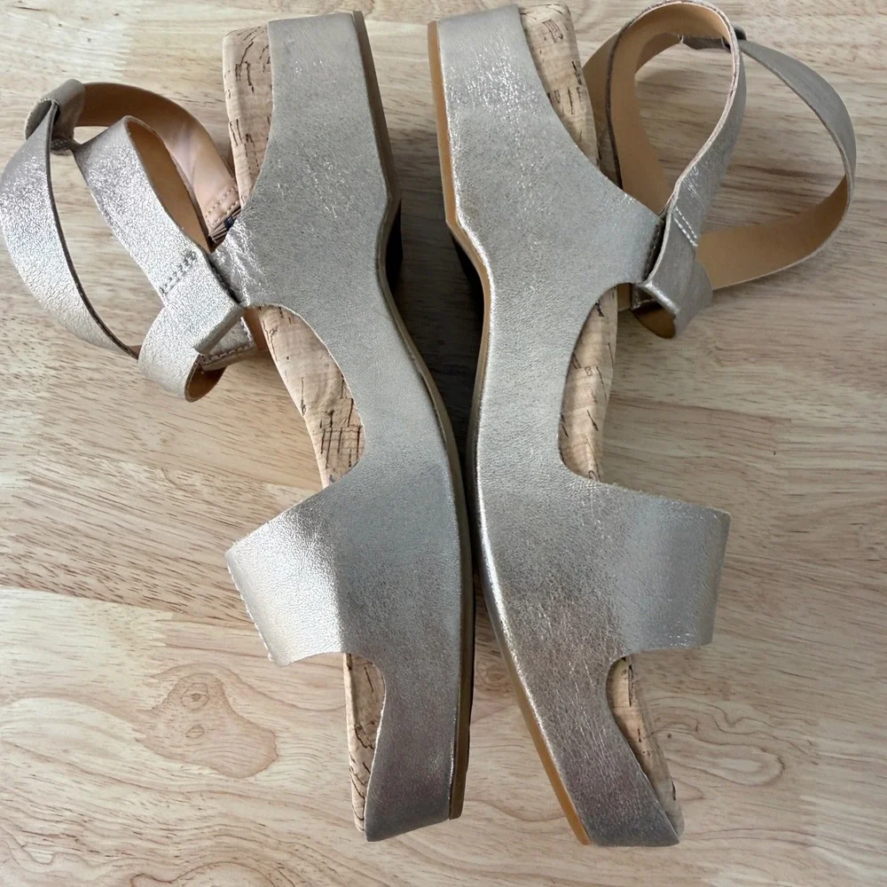 Kork-Ease Yadira Sandals Womens 10 Gold Metallic Leather Wedge KE0020610